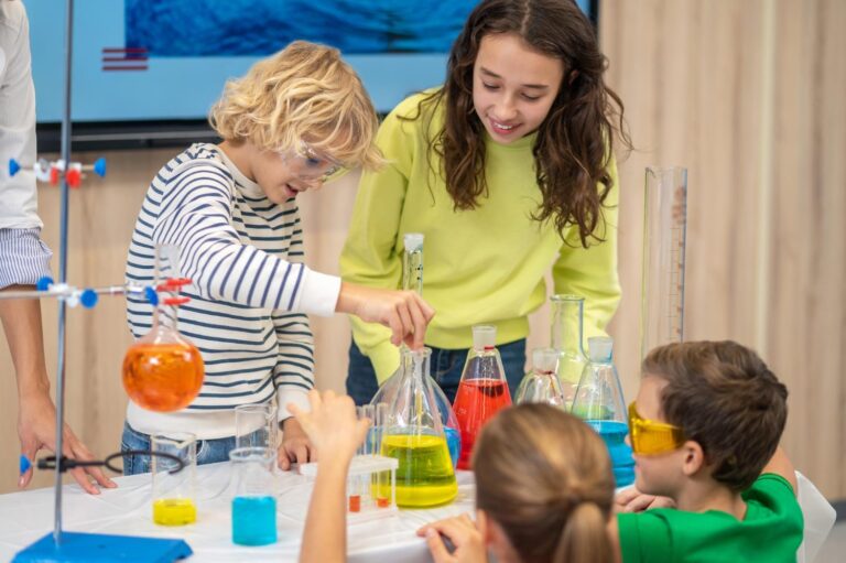 Devenir ATSEM : la formation et les débouchés du métier