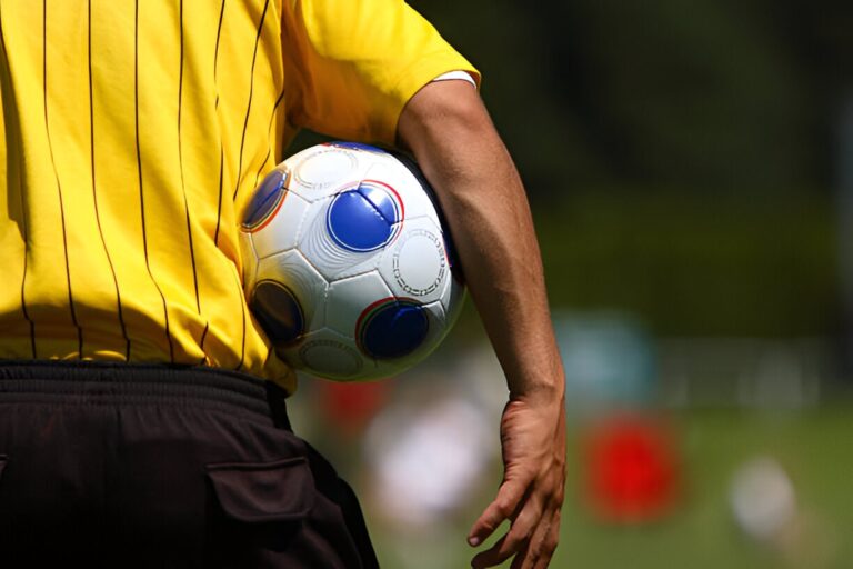 devenir arbitre de football professionnel