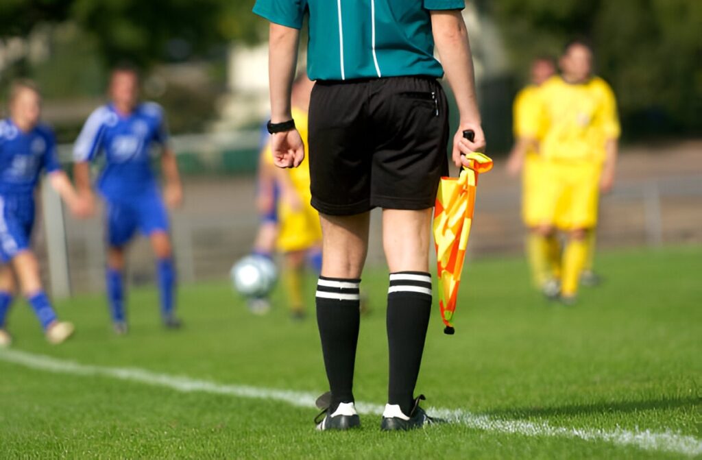 Devenir arbitre de football professionnel