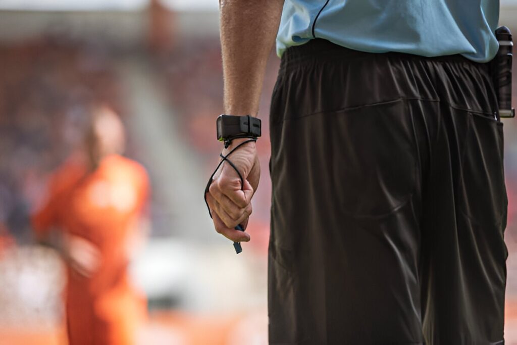 Devenir arbitre de football professionnel